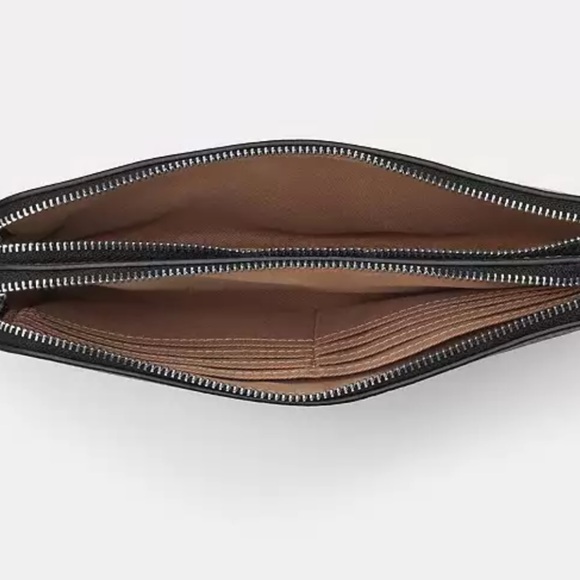 Beautiful Coach White & Black Double- Zip Wristlet. - Picture 6 of 8